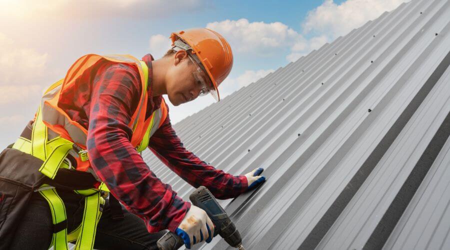 Professional gutter cleaning in San Lorenzo, PR